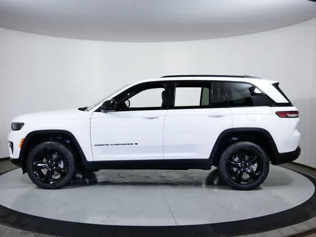 new 2024 Jeep Grand Cherokee car, priced at $44,983