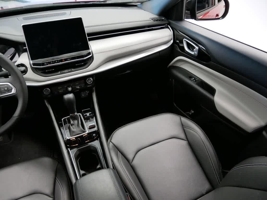 new 2025 Jeep Compass car, priced at $29,998