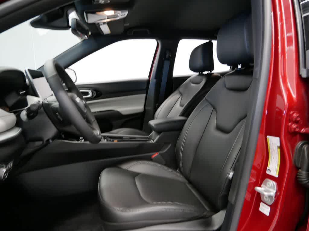 new 2025 Jeep Compass car, priced at $29,998