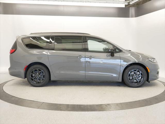 new 2025 Chrysler Pacifica Hybrid car, priced at $54,989