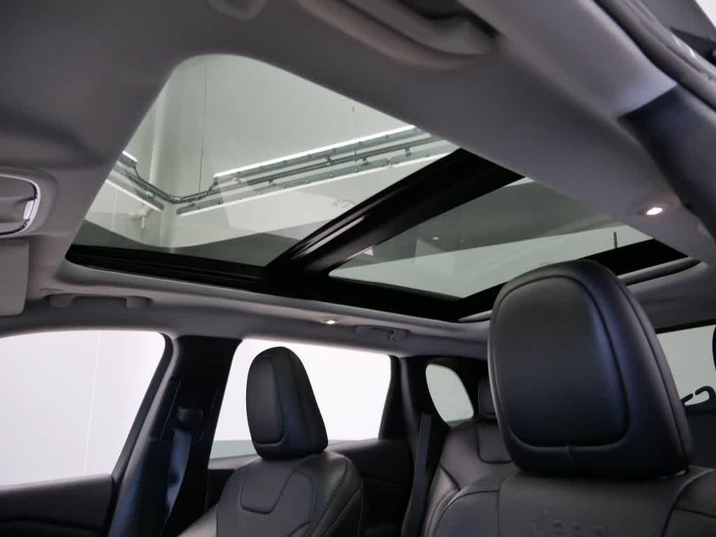 used 2022 Jeep Cherokee car, priced at $25,991