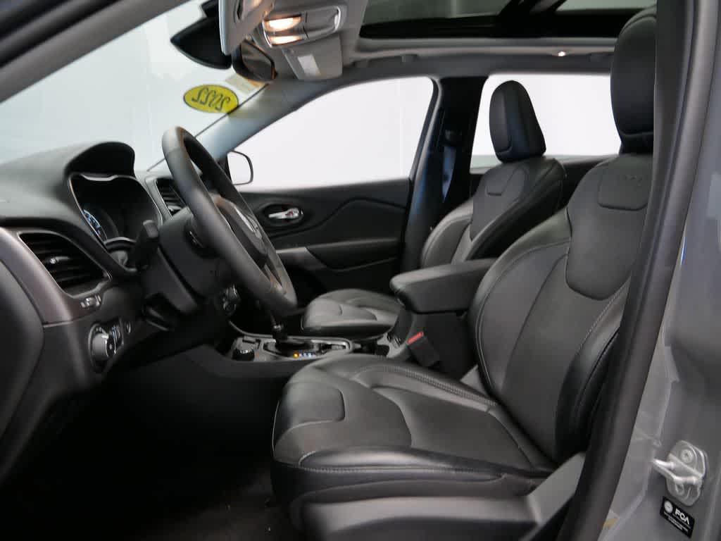 used 2022 Jeep Cherokee car, priced at $25,991