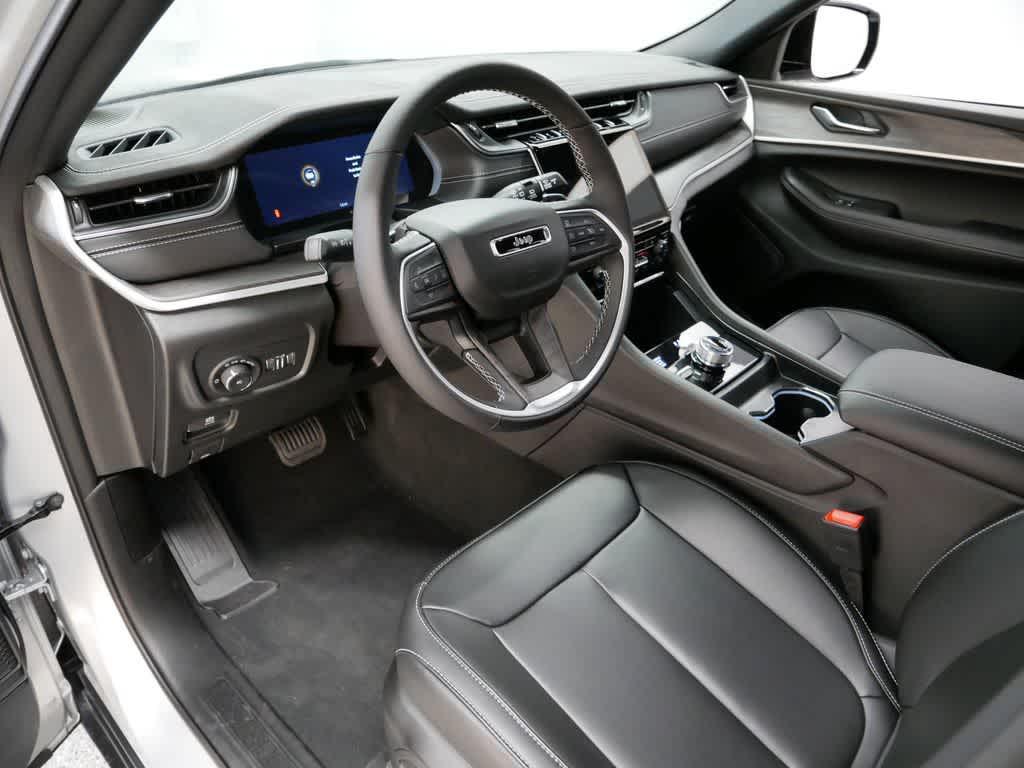 new 2025 Jeep Grand Cherokee car, priced at $44,208