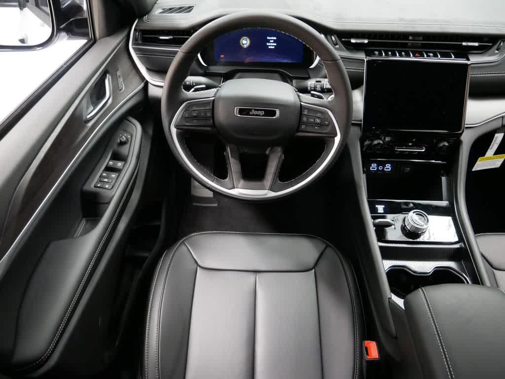 new 2025 Jeep Grand Cherokee car, priced at $44,208