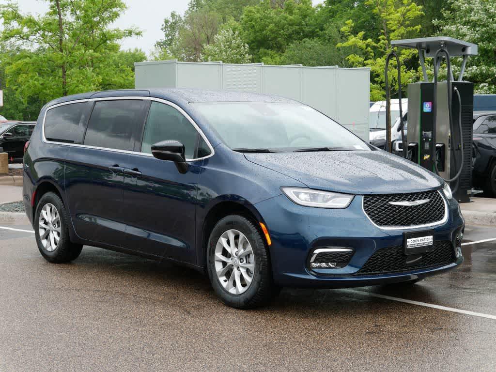 new 2025 Chrysler Pacifica car, priced at $45,600