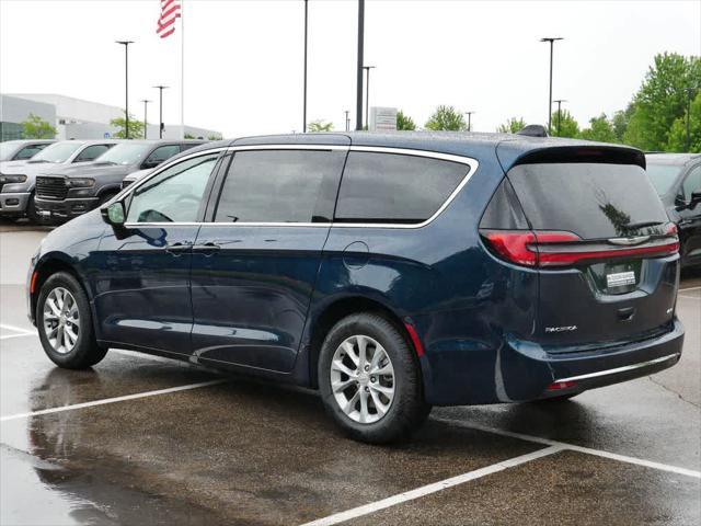 new 2025 Chrysler Pacifica car, priced at $45,561