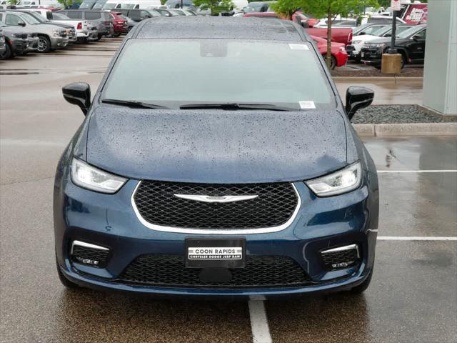 new 2025 Chrysler Pacifica car, priced at $45,561