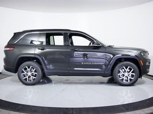 new 2024 Jeep Grand Cherokee car, priced at $39,492