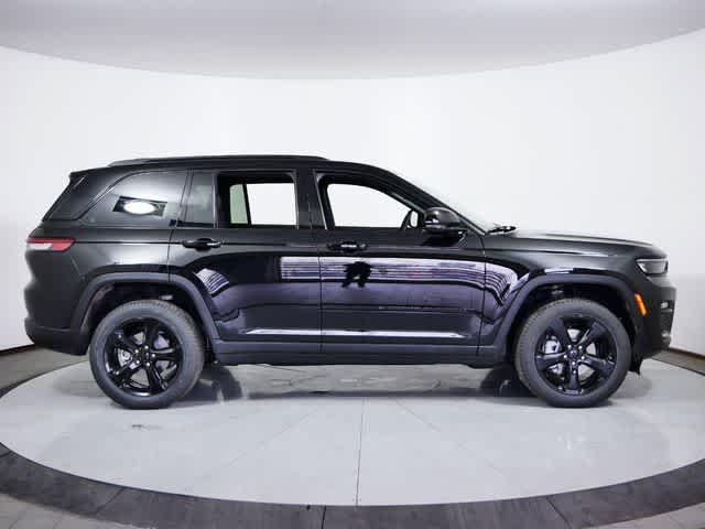 new 2025 Jeep Grand Cherokee car, priced at $51,000
