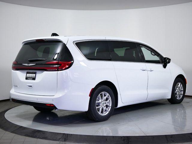 new 2024 Chrysler Pacifica car, priced at $39,855