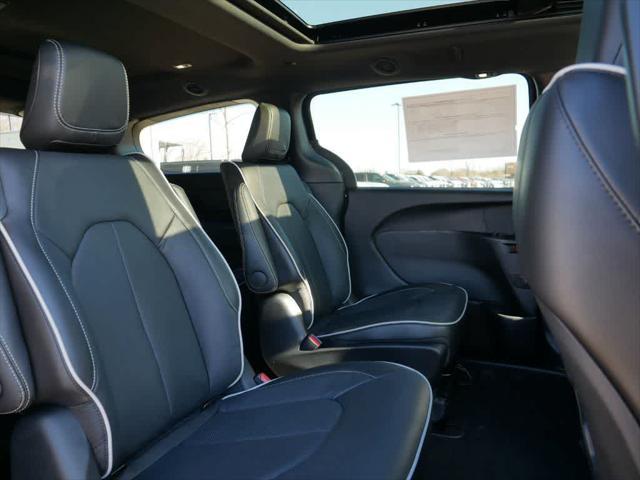 new 2025 Chrysler Pacifica Hybrid car, priced at $59,054