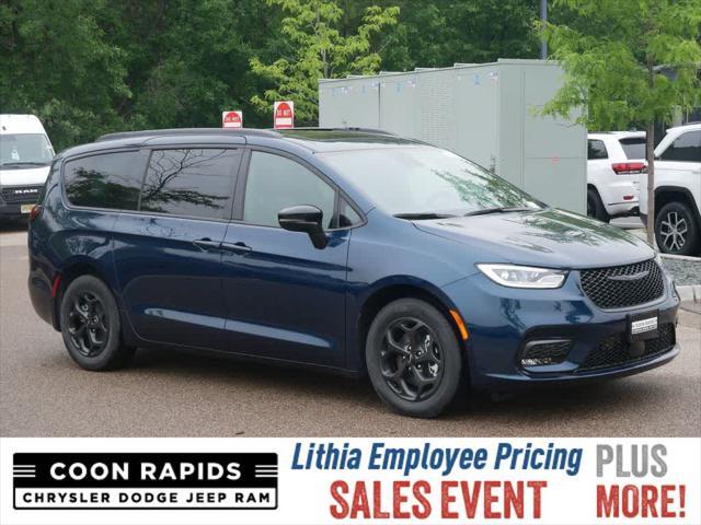 new 2025 Chrysler Pacifica Hybrid car, priced at $59,054