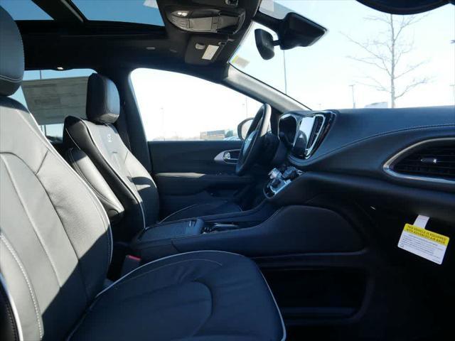 new 2025 Chrysler Pacifica Hybrid car, priced at $59,054