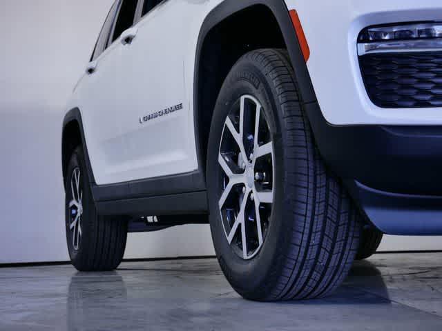 new 2025 Jeep Grand Cherokee car, priced at $44,248