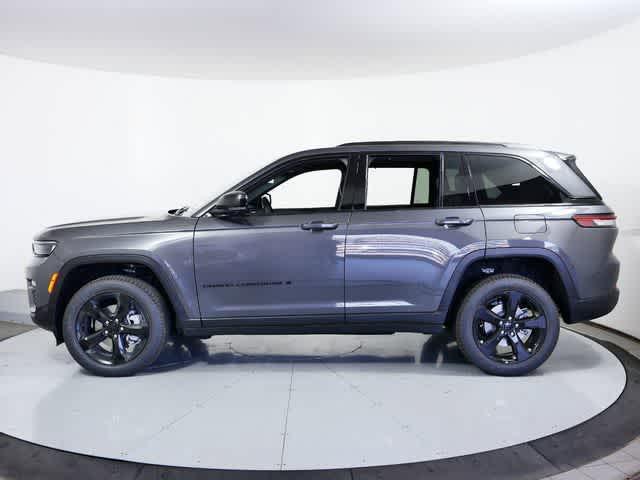 new 2025 Jeep Grand Cherokee car, priced at $52,495