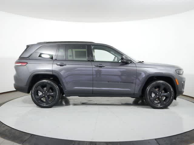 new 2024 Jeep Grand Cherokee car, priced at $52,757