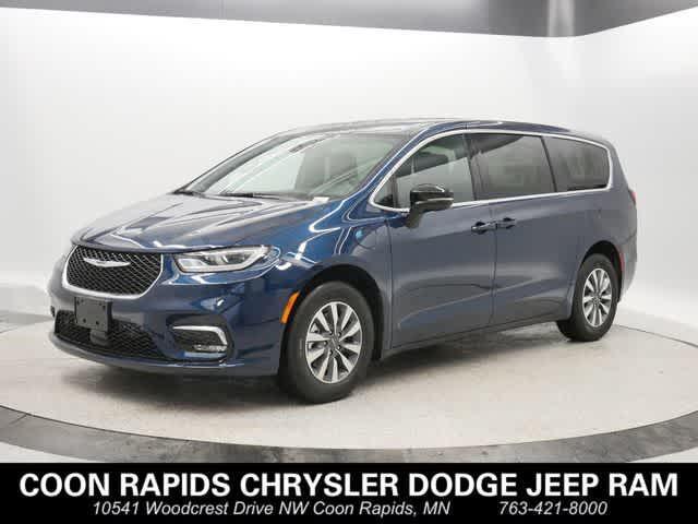 new 2025 Chrysler Pacifica Hybrid car, priced at $52,576