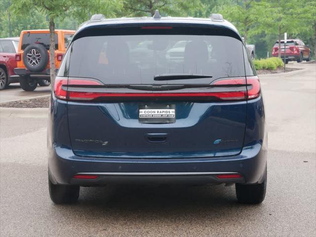 new 2025 Chrysler Pacifica Hybrid car, priced at $62,423