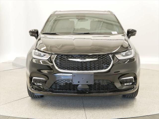 new 2025 Chrysler Pacifica car, priced at $44,274