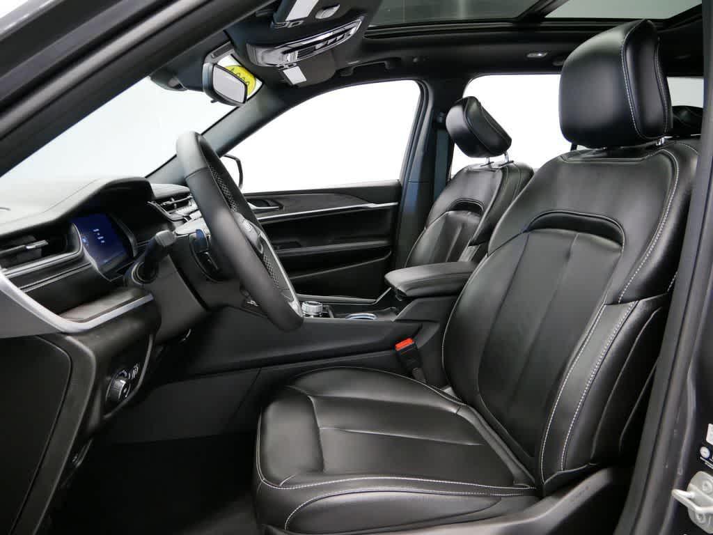used 2024 Jeep Grand Cherokee car, priced at $40,987