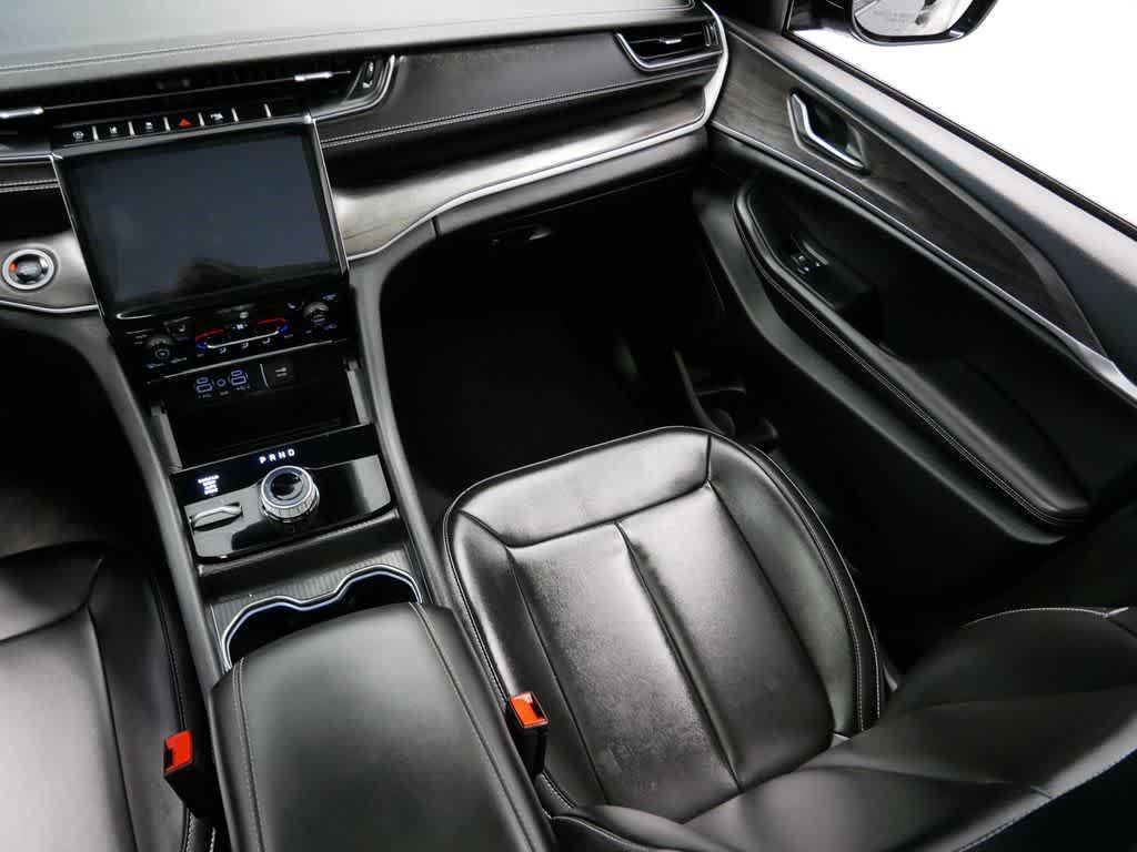 used 2024 Jeep Grand Cherokee car, priced at $40,987
