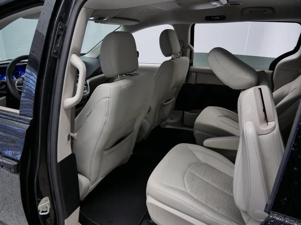 used 2018 Chrysler Pacifica Hybrid car, priced at $18,242