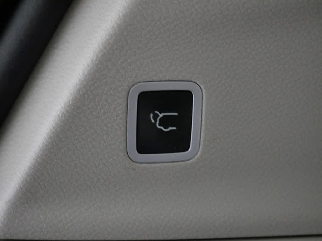 used 2018 Chrysler Pacifica Hybrid car, priced at $18,242