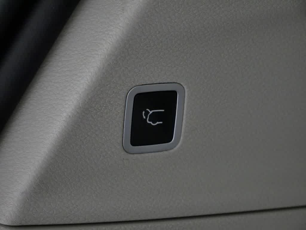 used 2018 Chrysler Pacifica Hybrid car, priced at $18,242