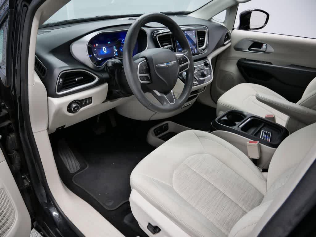 used 2018 Chrysler Pacifica Hybrid car, priced at $18,242