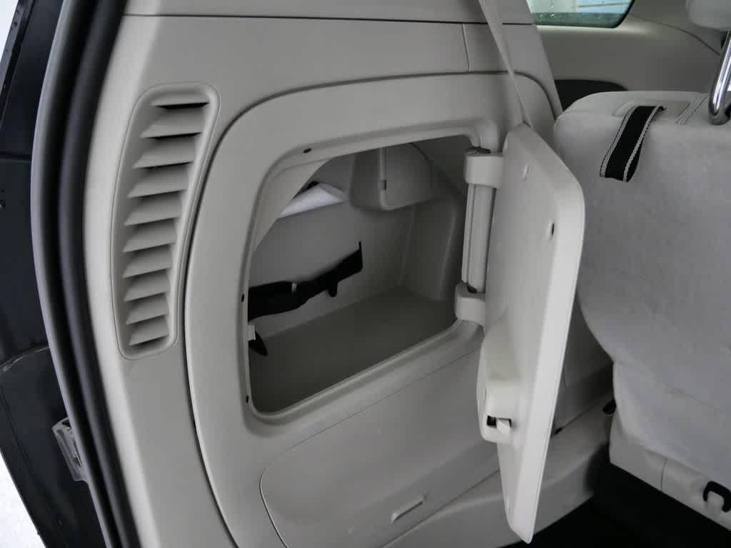 used 2018 Chrysler Pacifica Hybrid car, priced at $18,242