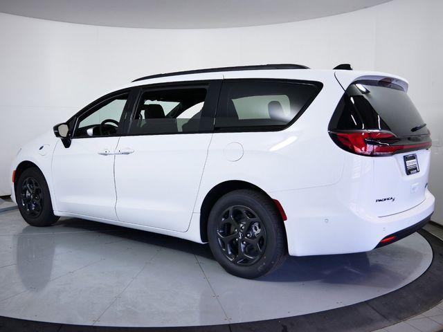 new 2024 Chrysler Pacifica Hybrid car, priced at $55,919