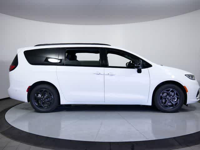 new 2024 Chrysler Pacifica Hybrid car, priced at $56,110