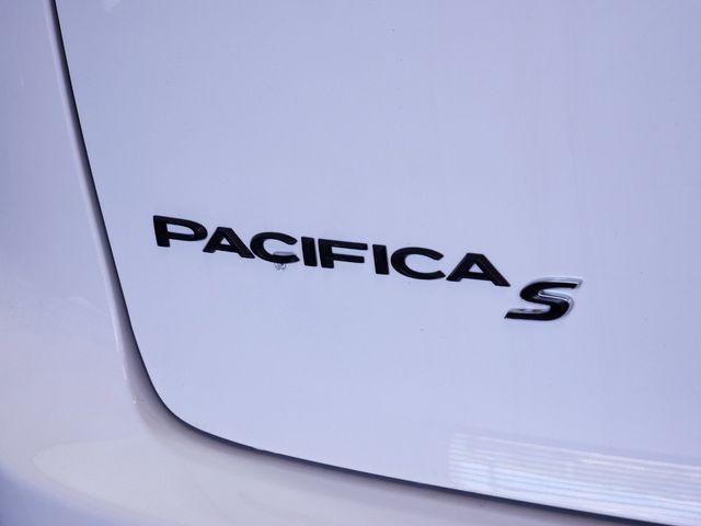 new 2024 Chrysler Pacifica Hybrid car, priced at $55,919