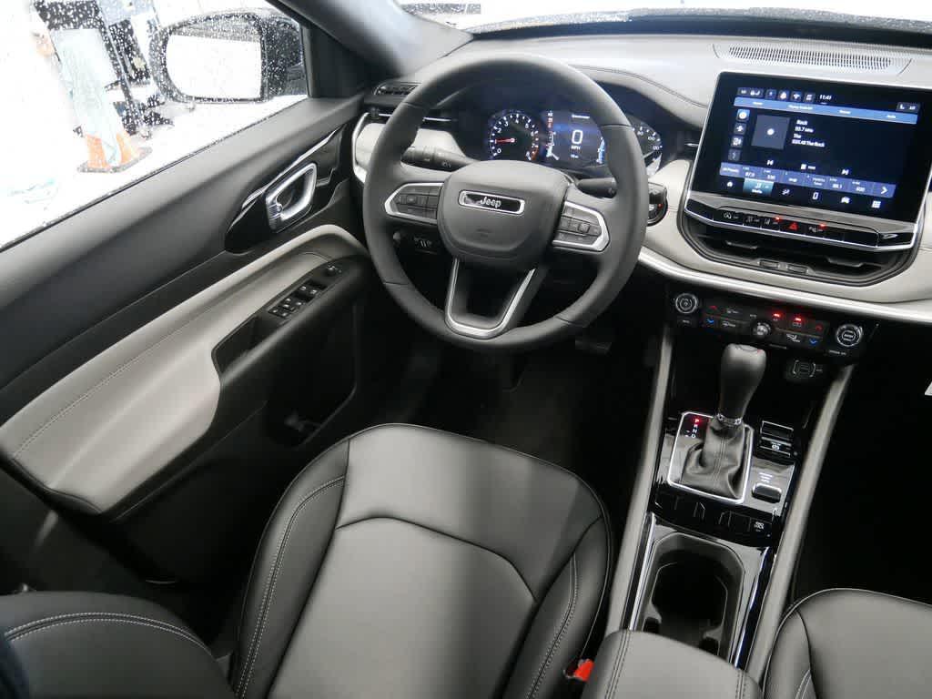 new 2025 Jeep Compass car, priced at $32,324