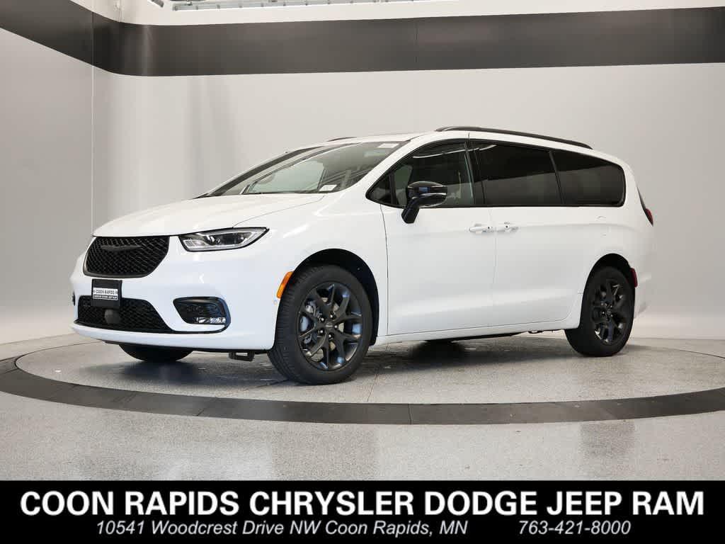 new 2026 Chrysler Pacifica car, priced at $54,152
