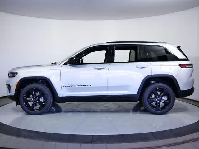 new 2024 Jeep Grand Cherokee car, priced at $43,749