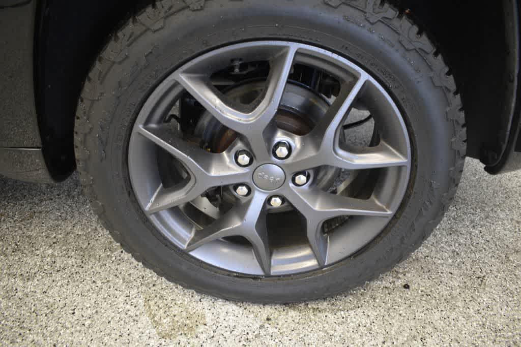 used 2019 Jeep Grand Cherokee car, priced at $25,394