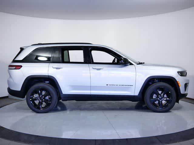 new 2024 Jeep Grand Cherokee car, priced at $43,749