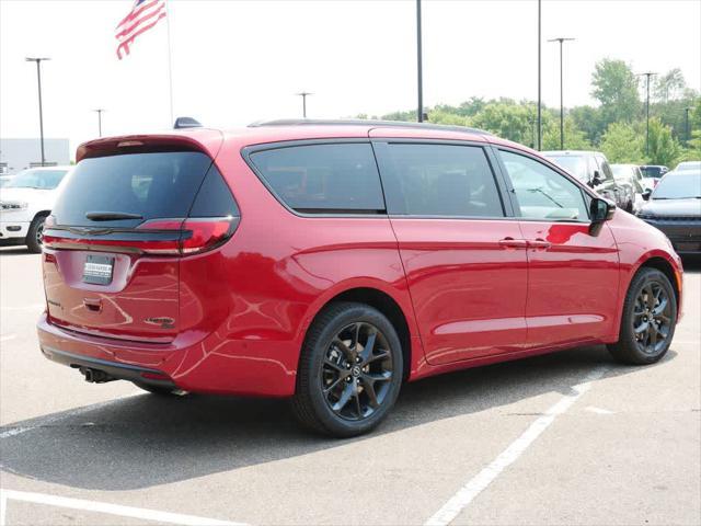 new 2025 Chrysler Pacifica car, priced at $55,969