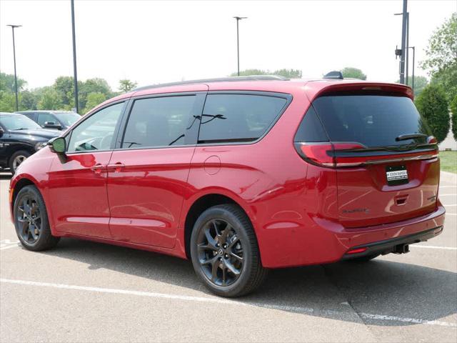 new 2025 Chrysler Pacifica car, priced at $55,969