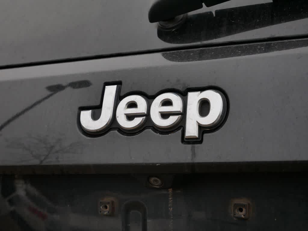 used 2015 Jeep Grand Cherokee car, priced at $13,349