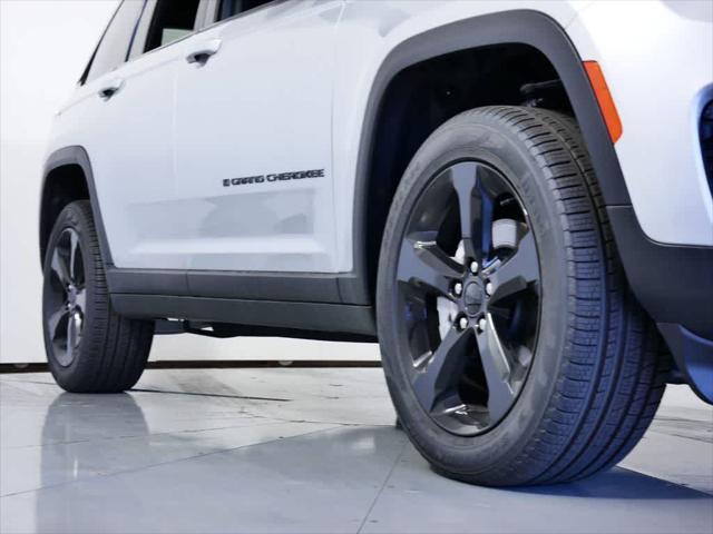 new 2025 Jeep Grand Cherokee car, priced at $48,379