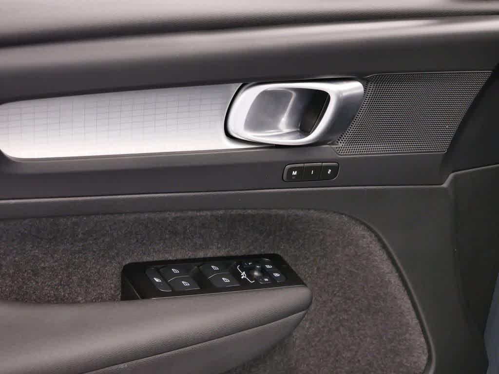 used 2022 Volvo XC40 car, priced at $22,863
