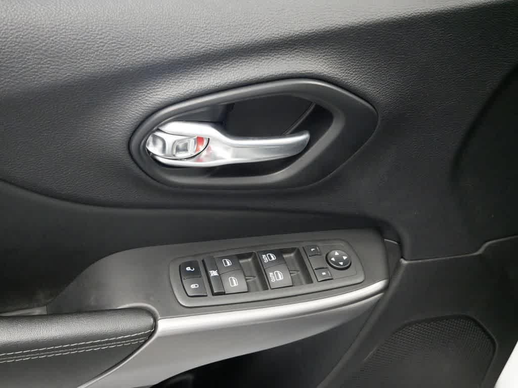 used 2022 Jeep Cherokee car, priced at $23,425