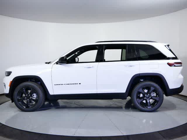 new 2025 Jeep Grand Cherokee car, priced at $50,673