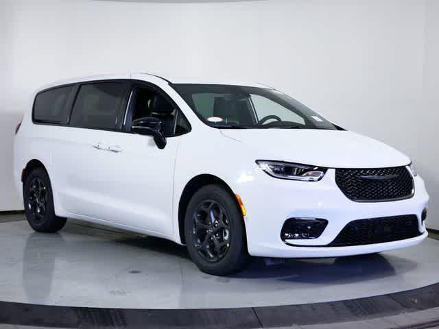 new 2024 Chrysler Pacifica Hybrid car, priced at $54,626