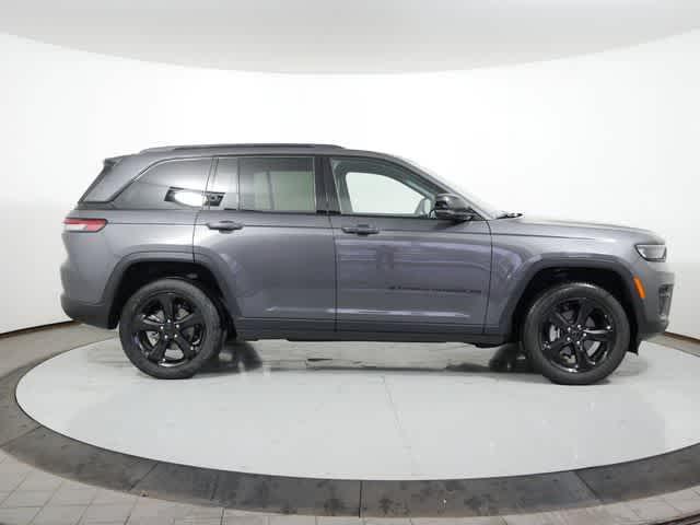 new 2024 Jeep Grand Cherokee car, priced at $45,901