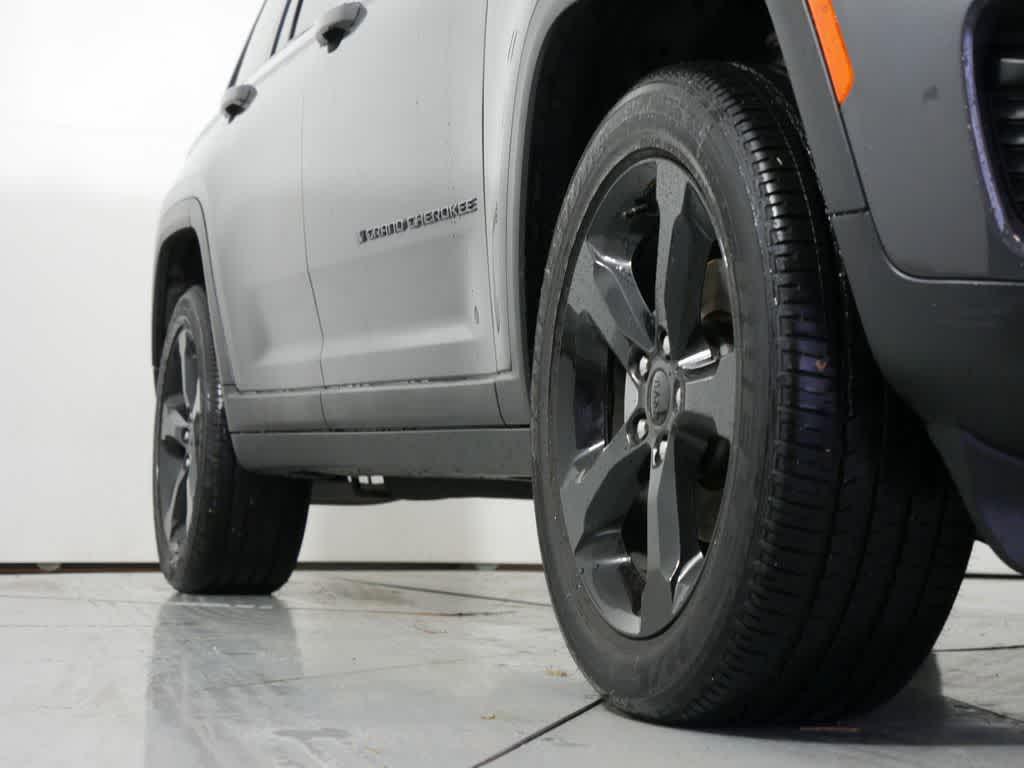used 2024 Jeep Grand Cherokee car, priced at $36,974