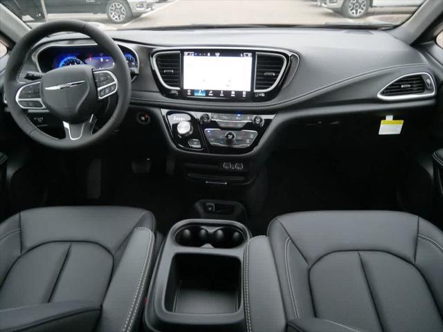 new 2025 Chrysler Pacifica car, priced at $45,843