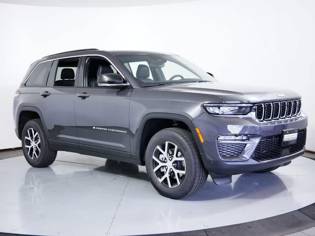 new 2025 Jeep Grand Cherokee car, priced at $45,341